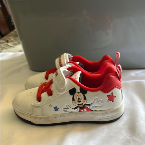 White and Red Low-Top Sneakers with Strap - Picture 4 of 6